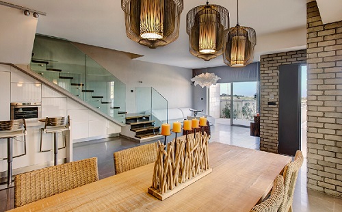 משחקי אור וצל בעיצוב הבית: כך תדגישו את יופיה של הדירה בכל שעה