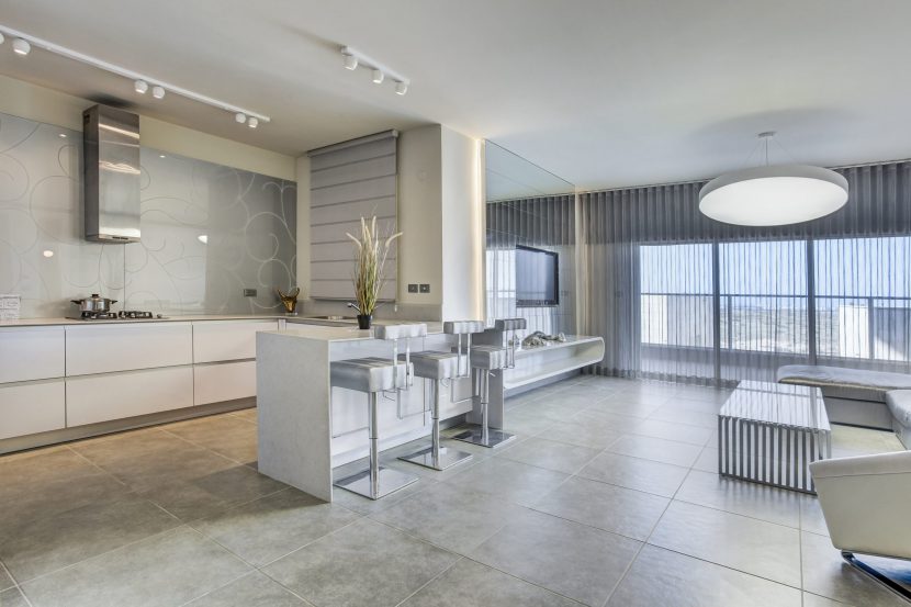 איזון בין פרקטיות ליופי: כיצד לשלב פריטים פונקציונליים ואסתטיים בעיצוב הבית?